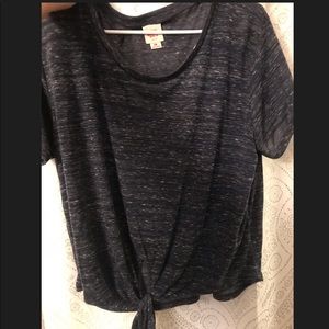 Comfy shirt that ties at the bottom